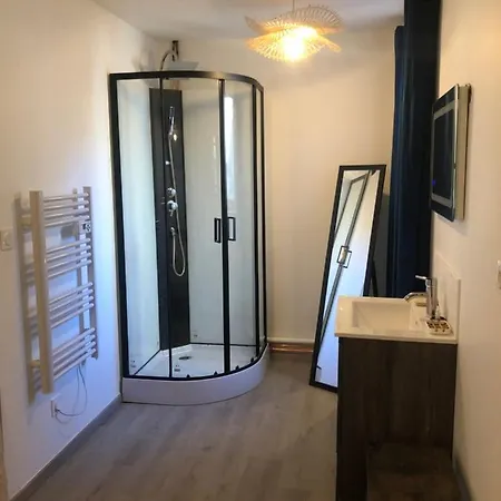 Captain Yoo - Pieds Dans L'eau - Face Au Port *