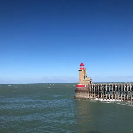 Captain Yoo - Pieds Dans L'eau - Face Au Port