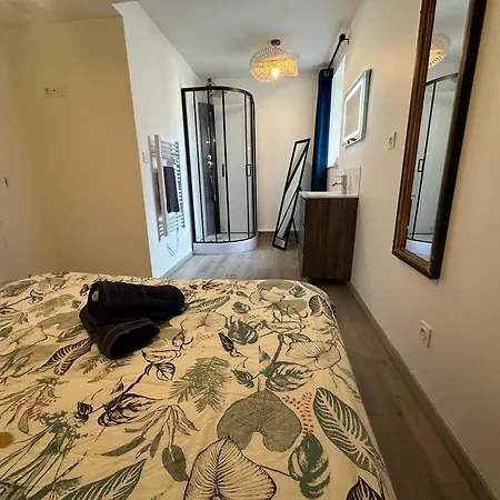 Captain Yoo - Pieds Dans L'eau - Face Au Port *